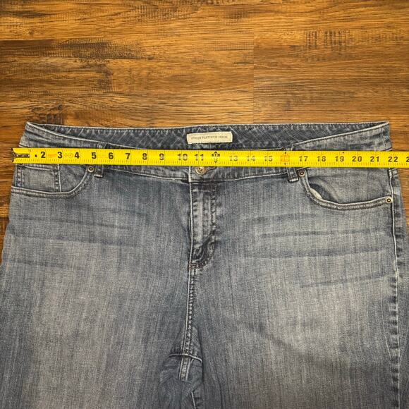 Chico's Platinum Denim size 4.5 Short (US size 22) ultimate fit slim leg - Picture 7 of 9